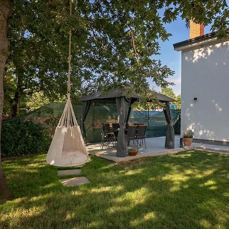 Quercus - Peace & Nature By The Bike Trail 冯塔纳