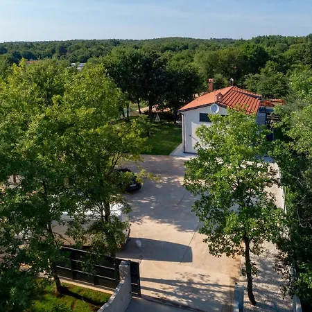 Quercus - Peace & Nature By The Bike Trail 招待所 4*
