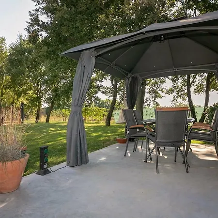 Quercus - Peace & Nature By The Bike Trail 招待所