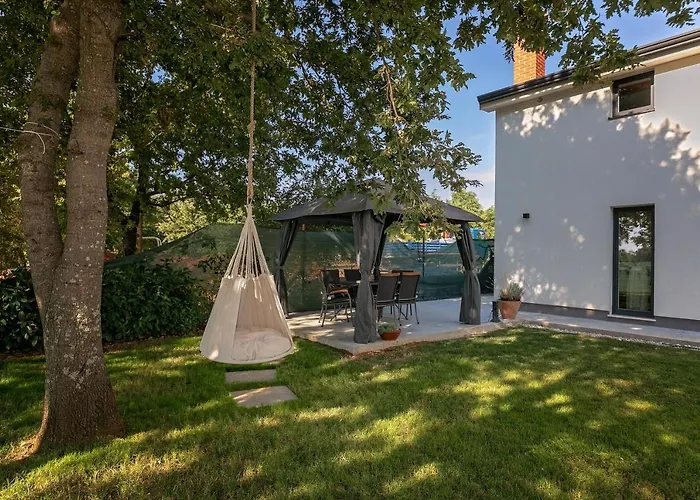 Quercus - Peace & Nature By The Bike Trail 冯塔纳