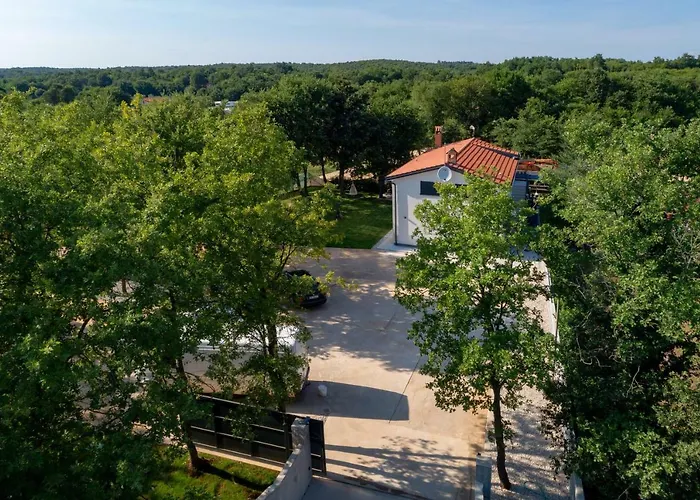 Quercus - Peace & Nature By The Bike Trail 招待所 4*