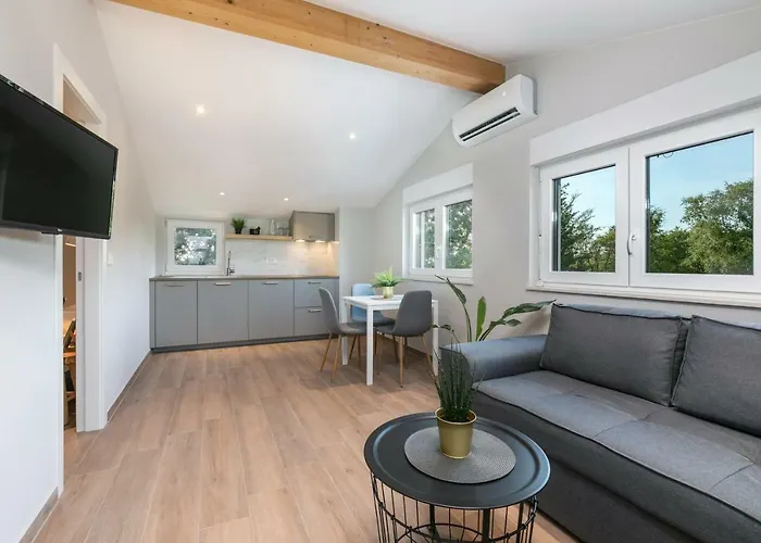 Quercus - Peace & Nature By The Bike Trail 4*