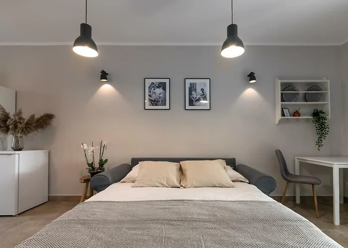 Quercus - Peace & Nature By The Bike Trail 冯塔纳